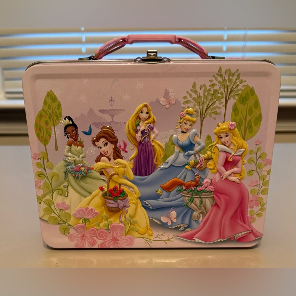 Tin Box Co. “Disney Princess Lunch Box” 2013 - Picture 2 of 14